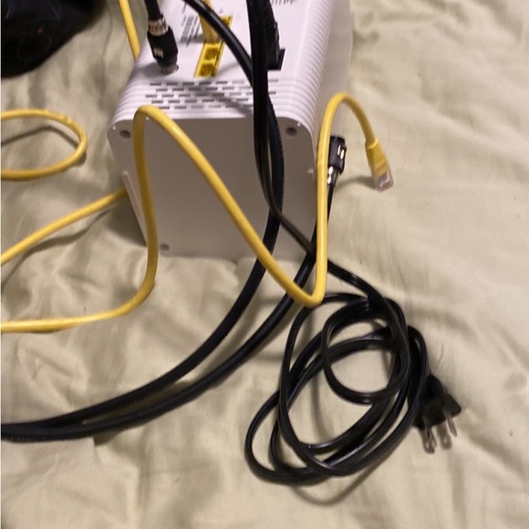 Internet cable box - Picture 3 of 3